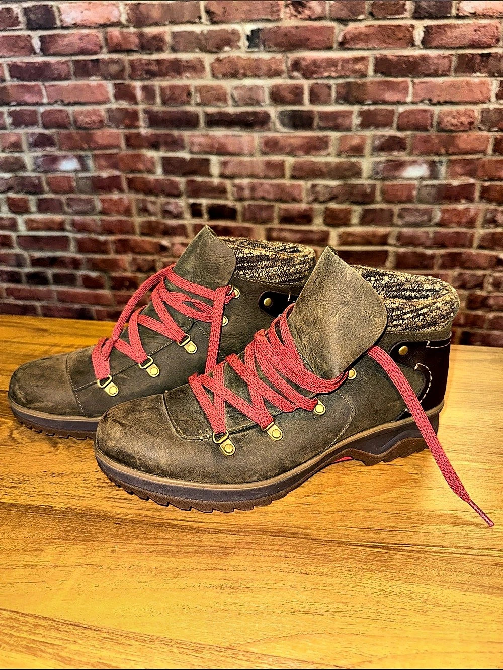 Merrell Lace-Up Winter Boots in Brown & Red
